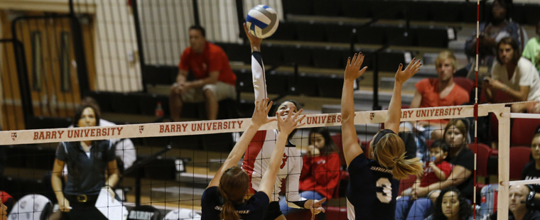 Volleyball Downed by No. 3 Tampa