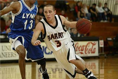 Men's Basketball Downs Gallitos